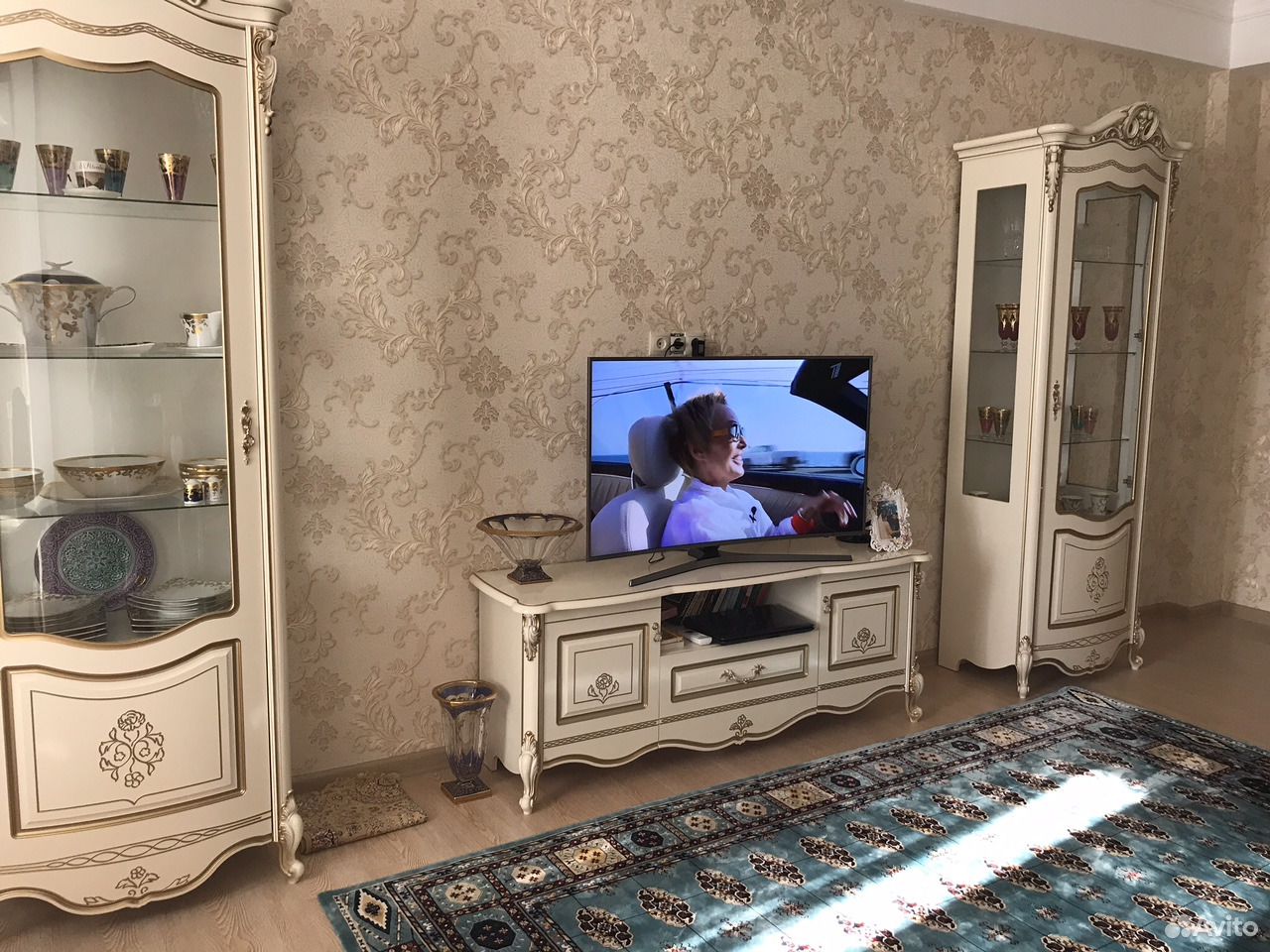 Мебель Дагестан ТВ для гостиной. Тумбы ТВ Дагестанские. Киргу подставки под телевизор. Тумба под телевизор в дагестанском стиле. Куплю телевизор в махачкале