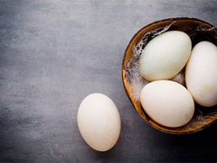 Яйцо утиное и перепелиное