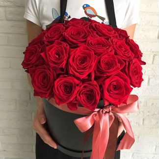 Букет цветов Розы красные в Шляпной коробке