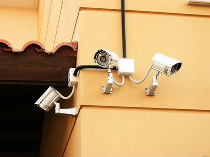 Установка видеонаблюдения и систем охраны в дом,кв