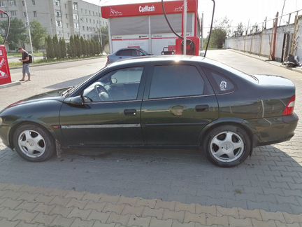 Opel Vectra 1.6 МТ, 1998, седан