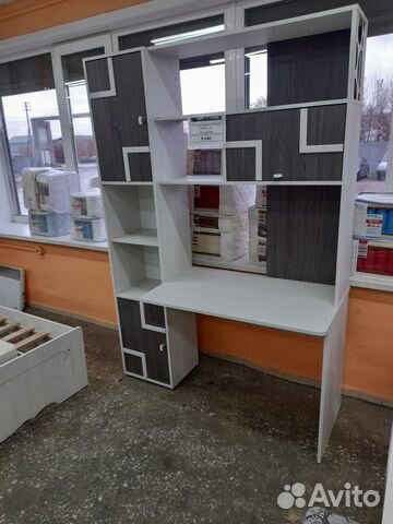 Компьютерный стол с надстройкой