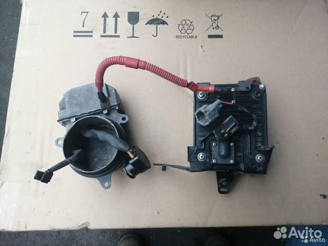 Блок розжига ксенона правый Nissan Terrano RR50