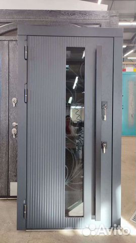 Дверь входная металлическая со стеклом