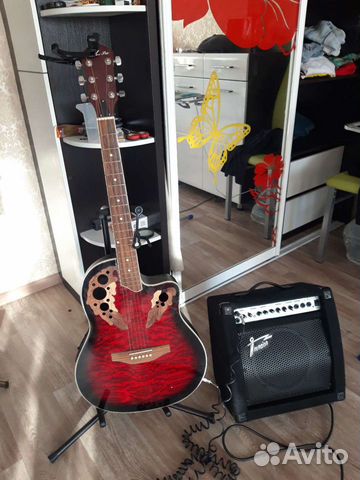 Электроакустическая гитара с комбиком