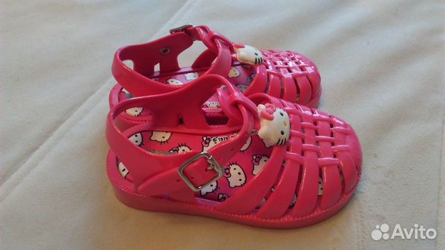 Сандалии и аквашузы hello kitty Сандалии и аквашузы hello kitty