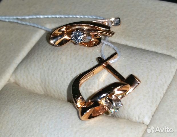 Серьги золотые с 2 бриллиантами (Россия)