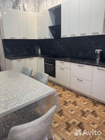 

3-к. квартира, 80 м², 8/8 эт.