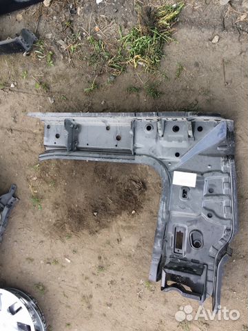 Полка брызговика передняя левая BMW X5, BMW X6