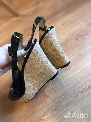 Босоножки на танкетке