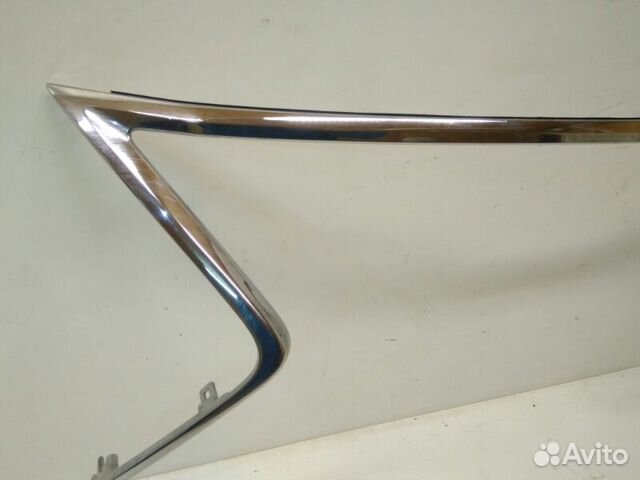 Молдинг решетки радиатора передний Lexus Ls 5