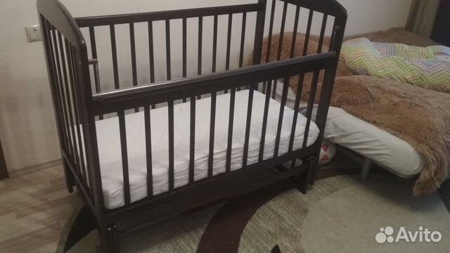 Продам детскую кроватку с поперечным маятником Продам детскую кроватку с поперечным маятником