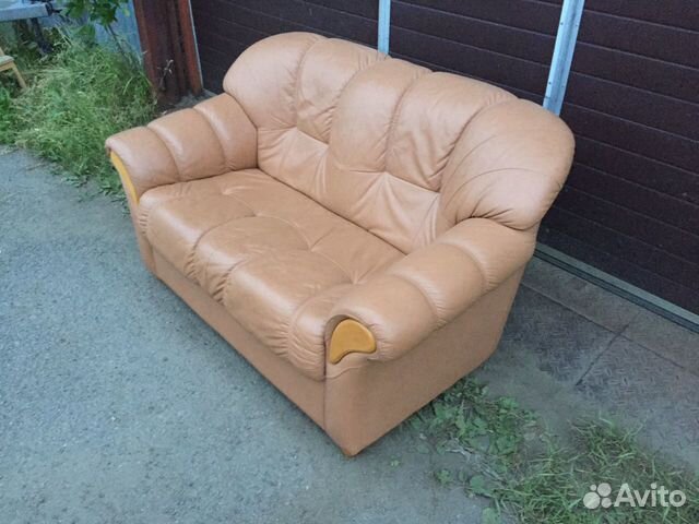 Двух местный кожаный диван Sotka