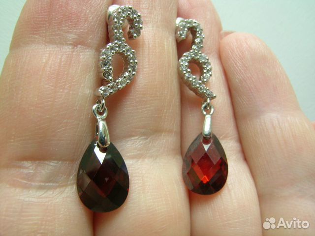 Сережки с циркорнами и бордовым камнем. Новые Сережки с циркорнами и бордовым камнем. Новые