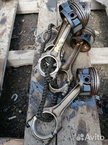 Комплект поршней с шатунами на мотор VAG/2.3 AGZ