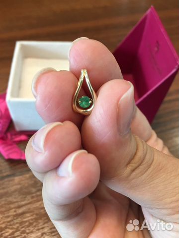 Танцующий бриллиант кулон подвеска с изумрудом