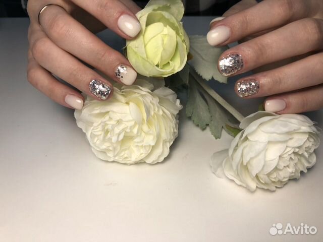 Маникюр, оформление и окрашивание бровей Маникюр, оформление и окрашивание бровей