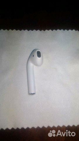 Правый наушник airpods