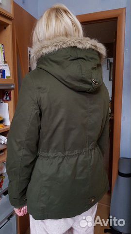 Парка женская зеленая с мехом на капюшоне Парка женская зеленая с мехом на капюшоне