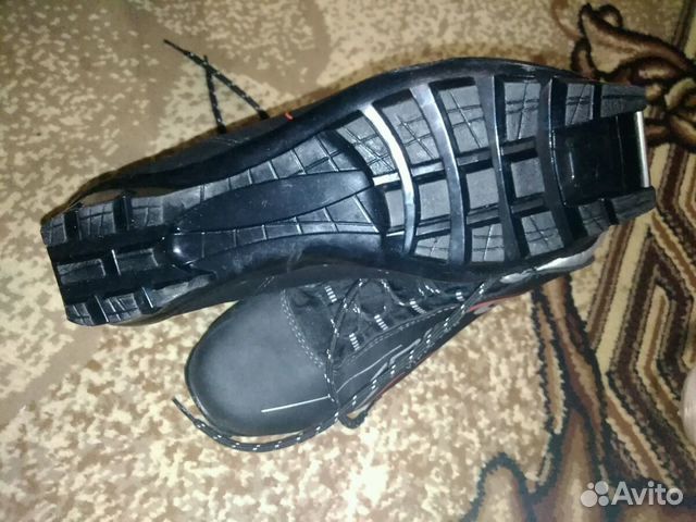 Продам лыжные ботинки