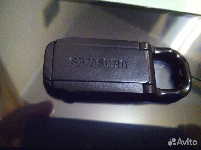 Брелок SAMSUNG - складная телефонная подставка