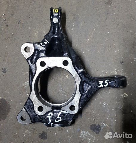 Поворотный кулак левый Toyota Camry V70 3.5