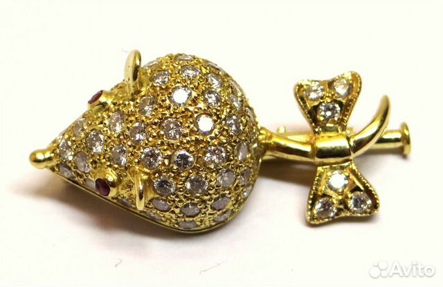 Золотая брошь Золотая брошь