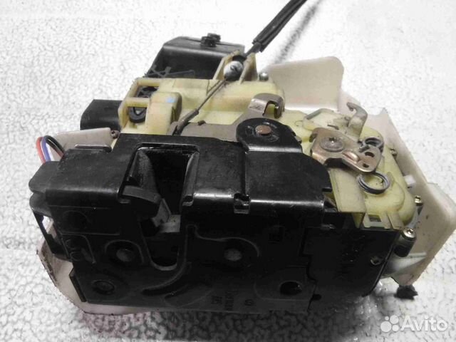 Замок двери передней правой VW Passat (B5) Замок двери передней правой VW Passat (B5)