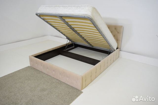 Кровать с подъемным механизмом