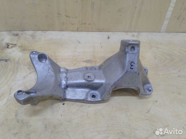 Кронштейн двигателя левый Audi A6 C7 4G0199307H