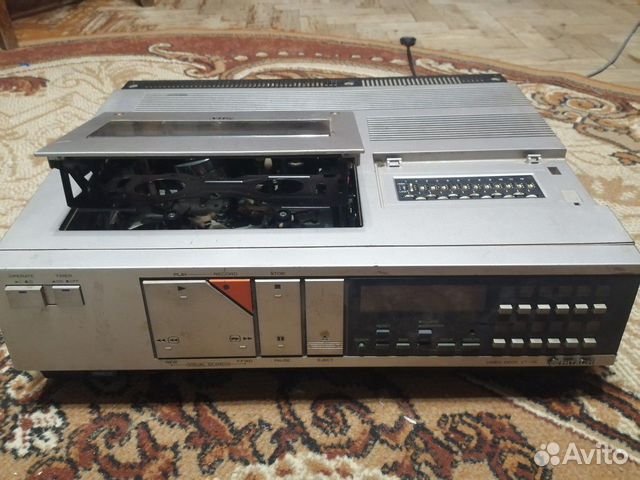 Видеомагнитофон ретро Hitachi VT-11E под ремонт Видеомагнитофон ретро Hitachi VT-11E под ремонт
