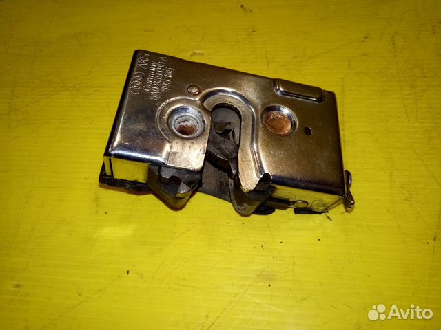 Замок двери Audi 80 B4 8a1837015a Замок двери Audi 80 B4 8a1837015a