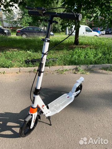 Самокат с ручным и ножным тормозом Самокат с ручным и ножным тормозом