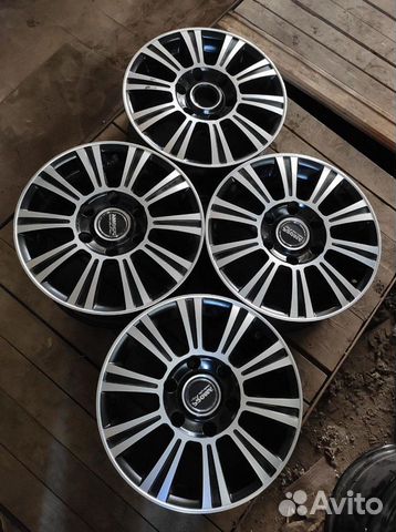 Диски новые литые R16 P на Mitsubishi Pajero Диски новые литые R16 P на Mitsubishi Pajero