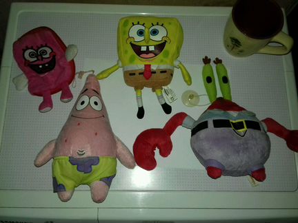 Персанажи из м/ф- (Спанч Боб) -самолётик в падарок