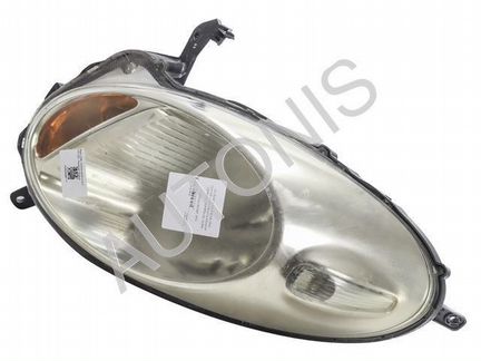 Фара головного света правая Nissan March Марч