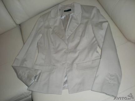 Пиджак новый бежевый 44 - 46 размер