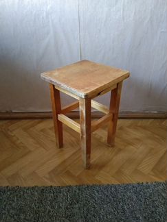 Табуретка коричневая