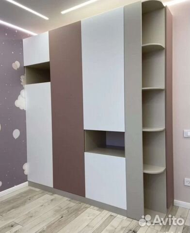 Шкаф двухцветный до потолка в детскую Т6