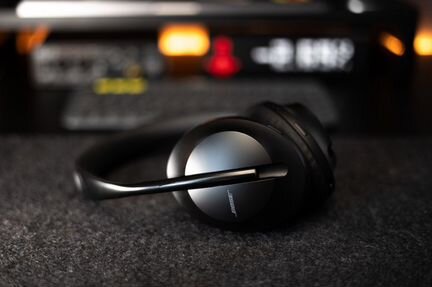 Беспроводные наушники Bose Noise Cancelling 700