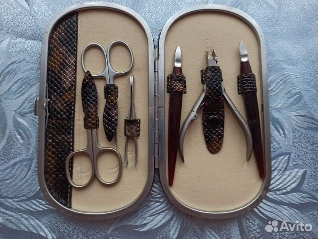 Новый маникюрный набор в красивом кейсе,питон