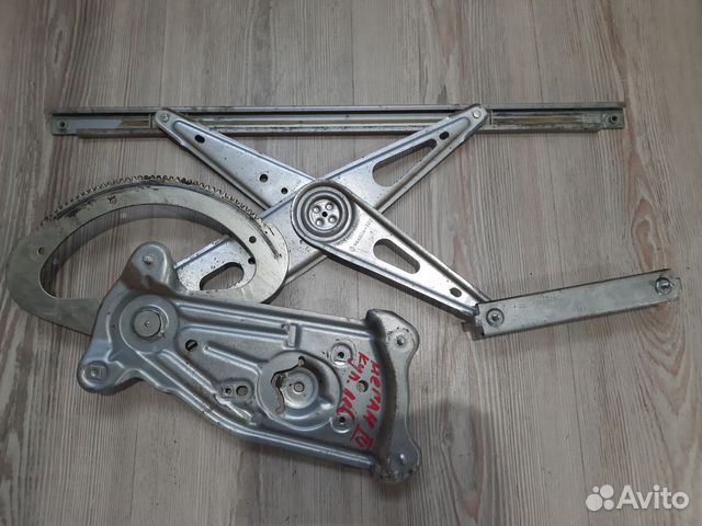 Стеклоподъемник перед Renault megane 3 Лев