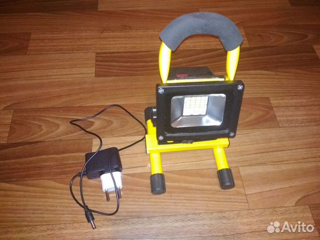 Светодиодный прожектор с аккумулятором 15W Фонарик