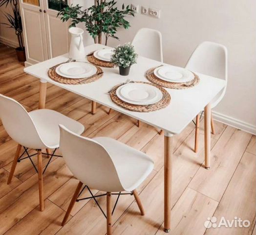 Кухонные столы белого цвета и стулья