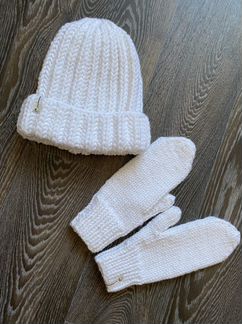 Варежки и шапка