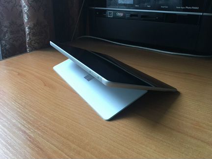 Планшет Microsoft Surface Go