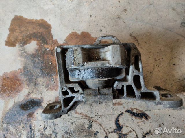 Опора двигателя правая Ford Focus 2 1.8 2005-2011