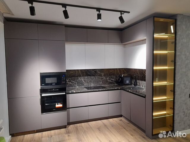 Кухонный гарнитур угловой до потолка