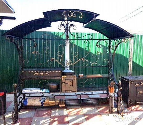 Мангал с крышей
