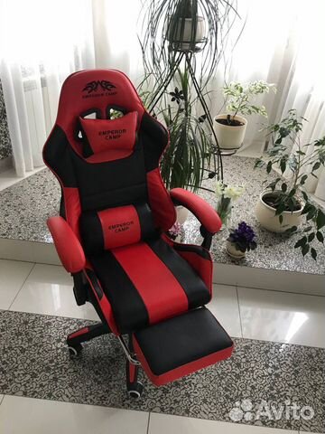 Компьютерное кресло с подножкой